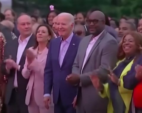 Foto: Skjermbilde fra Youtube. Joe Biden fryser helt til.