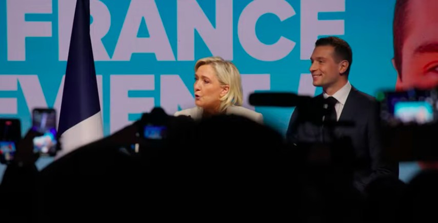 Foto: Marine Le Pen og Jordan Bardella.