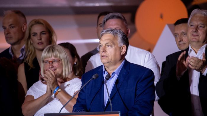 Ungarns statsminister Orbán hyller EU-valgseieren som et mandat for fred og mot innvandring