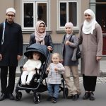 KI-generert bilde av muslimsk famile i Oslo.