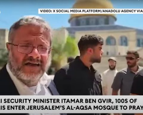 [VIDEO] Ben Gvir leder over 1.000 israelske bosettere i jødisk bønn ved Al-Aqsa-moskeen