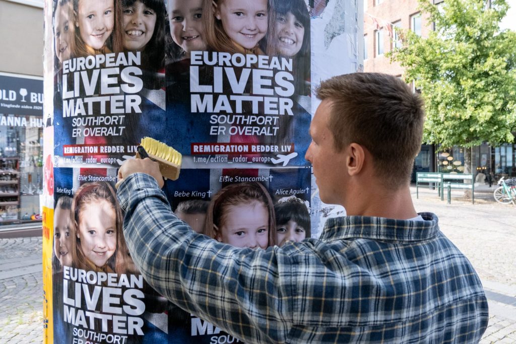 Generation Identitet med plakataksjon etter Southport-tragedien