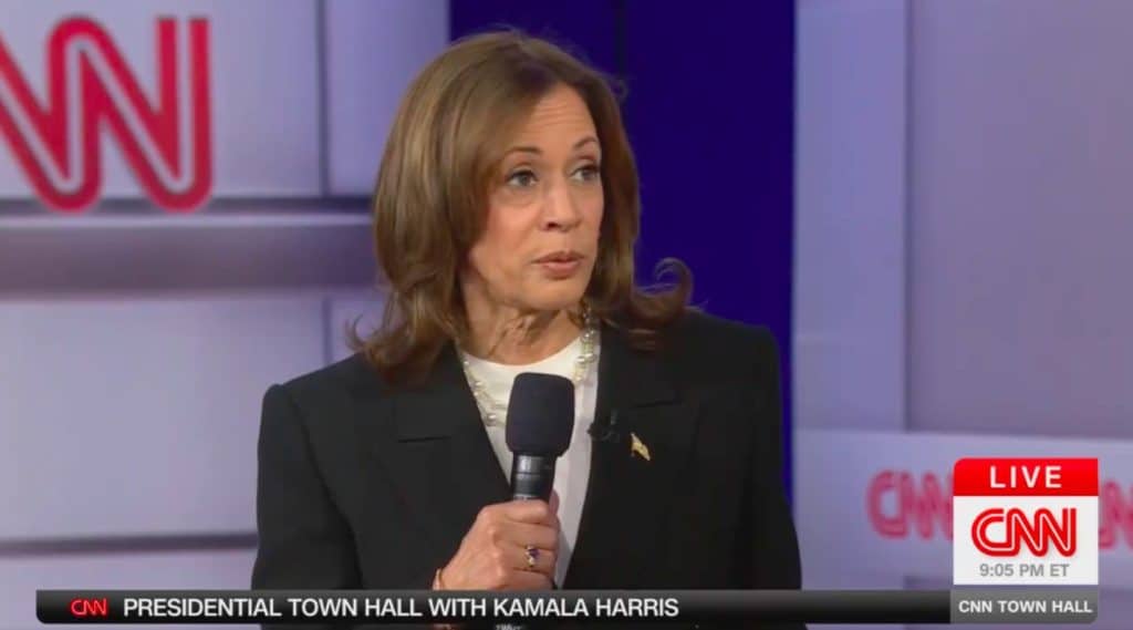 Kamala Harris anklager Trump for fascisme og vekker Hitlers “andre karriere”