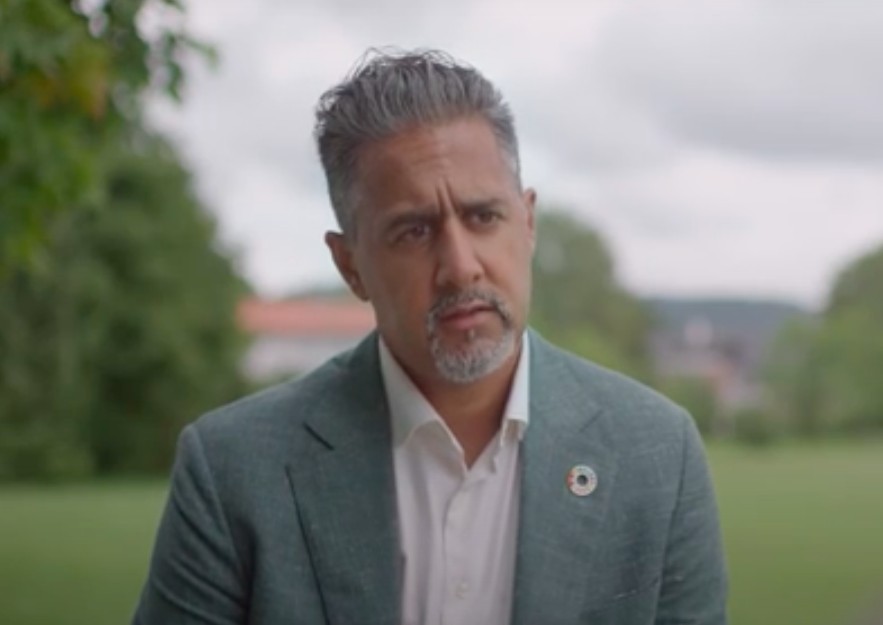 Abid Raja (V) får livvakt