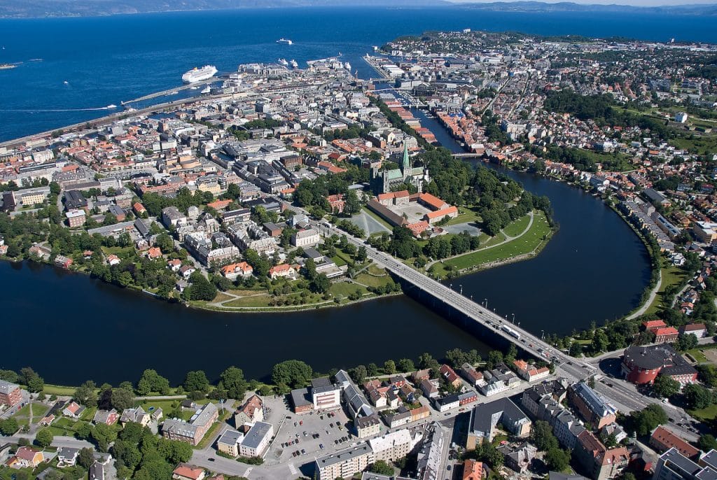 Trondheim er kanskje Norges vakreste by, men trøndere blir nå erstattet av utlendinger, ikke andre nordmenn. Foto: Wikipedia commons.