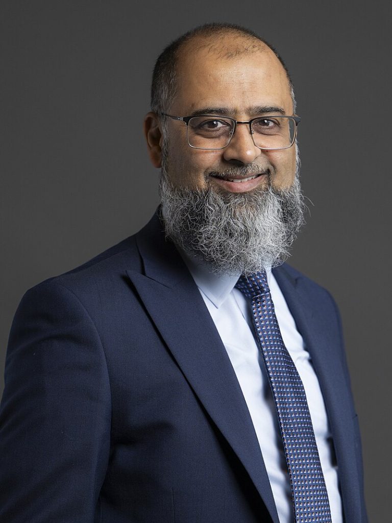 Det muslimske medlemmet at det britiske parlamentet, Iqbal Mohamed ivrer for søskenbarn-ekteskap på grunn av «vanlige folk ser på inngifte i familien som noe svært positivt.» Foto: Wikipedia commons.