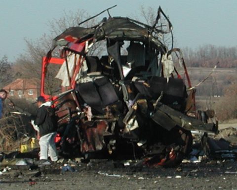 Albanske terrorister, støttet av CIA, sto bak terrorangrepet på denne serbiske bussen 16. februar 2001. Foto: Kristian Kahrs.