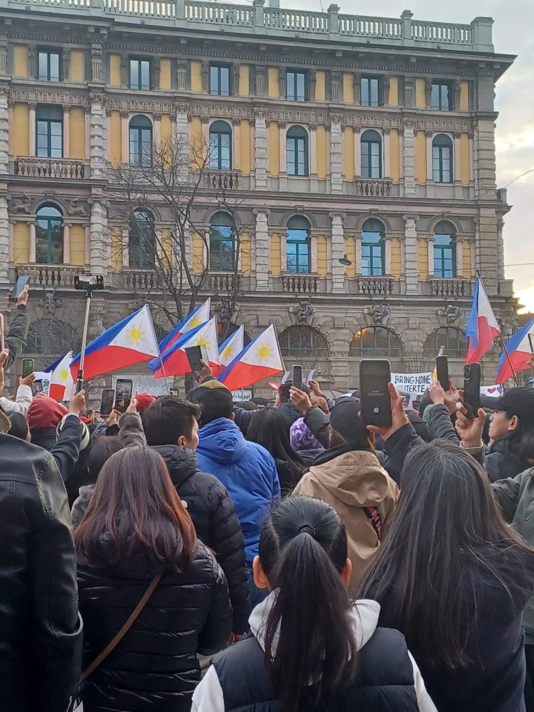 Demonstrasjon for Duterte i Milano, Italia. Foto: Uten Filter.