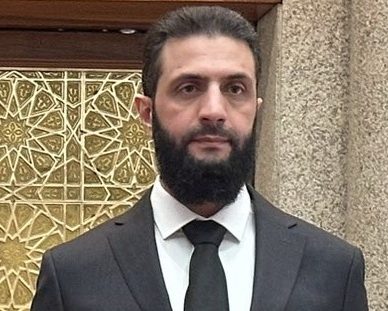 Ahmed_al-Sharaa, bedre kjent under sitt krigernavn Abu Mohammad al-Julani, har tatt av seg uniformen som Syrias nye president, men det er mange spørsmål om hans fortid. Foto: Wikipedia commons.